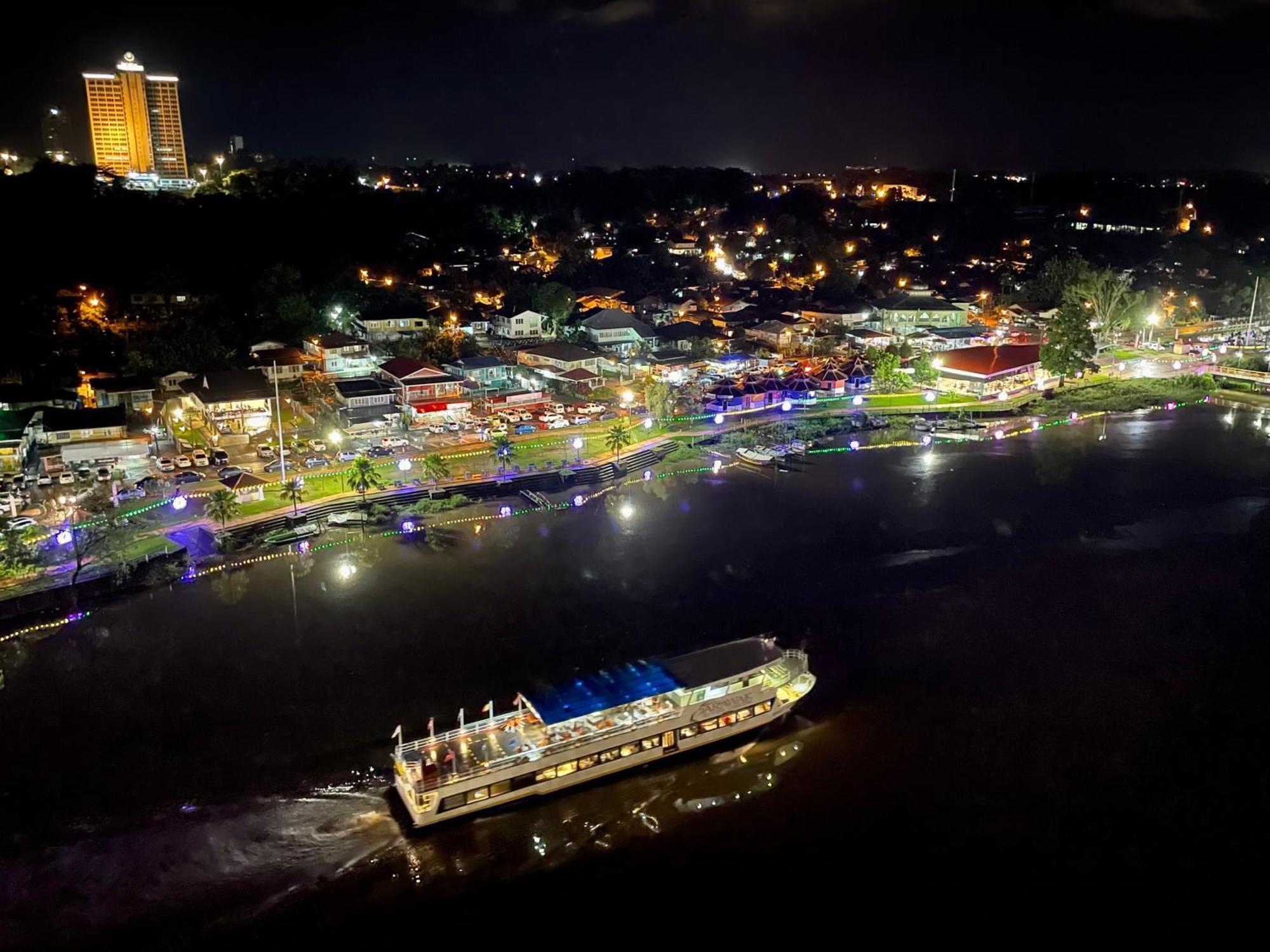 Kuching City Center Riverbank Suites With Marvelous River View Exterior foto