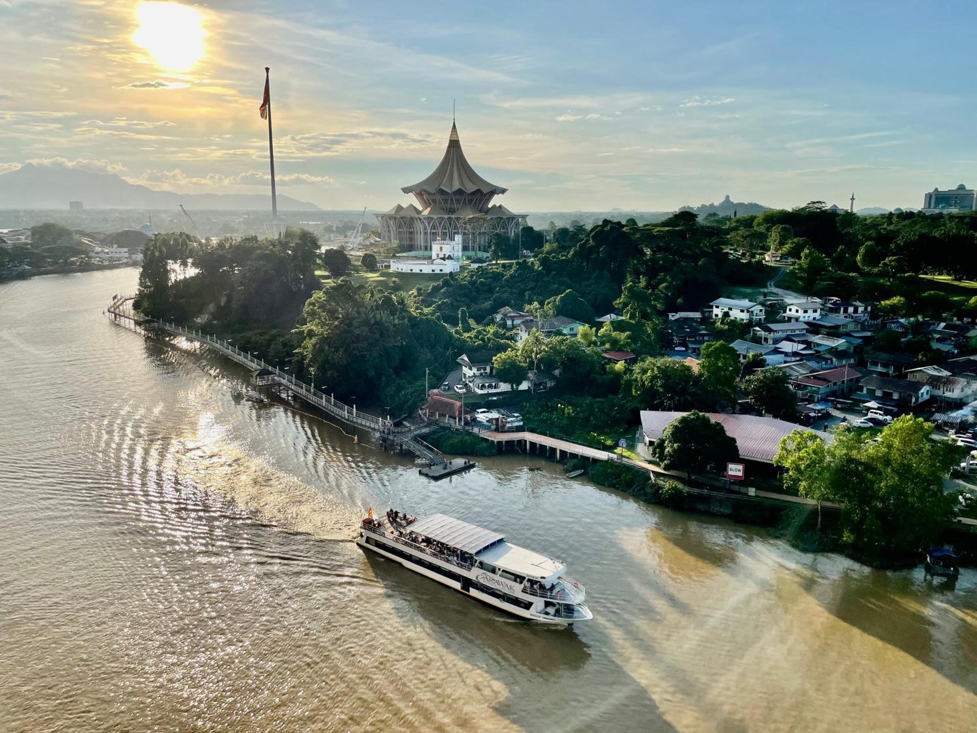 Kuching City Center Riverbank Suites With Marvelous River View Exterior foto