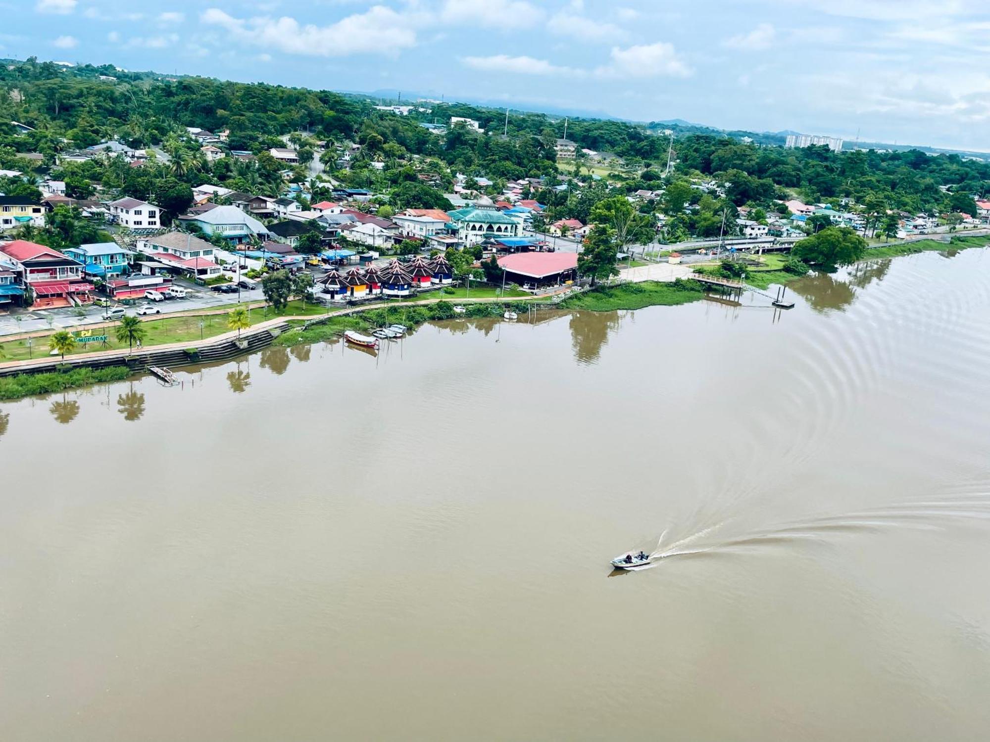 Kuching City Center Riverbank Suites With Marvelous River View Exterior foto